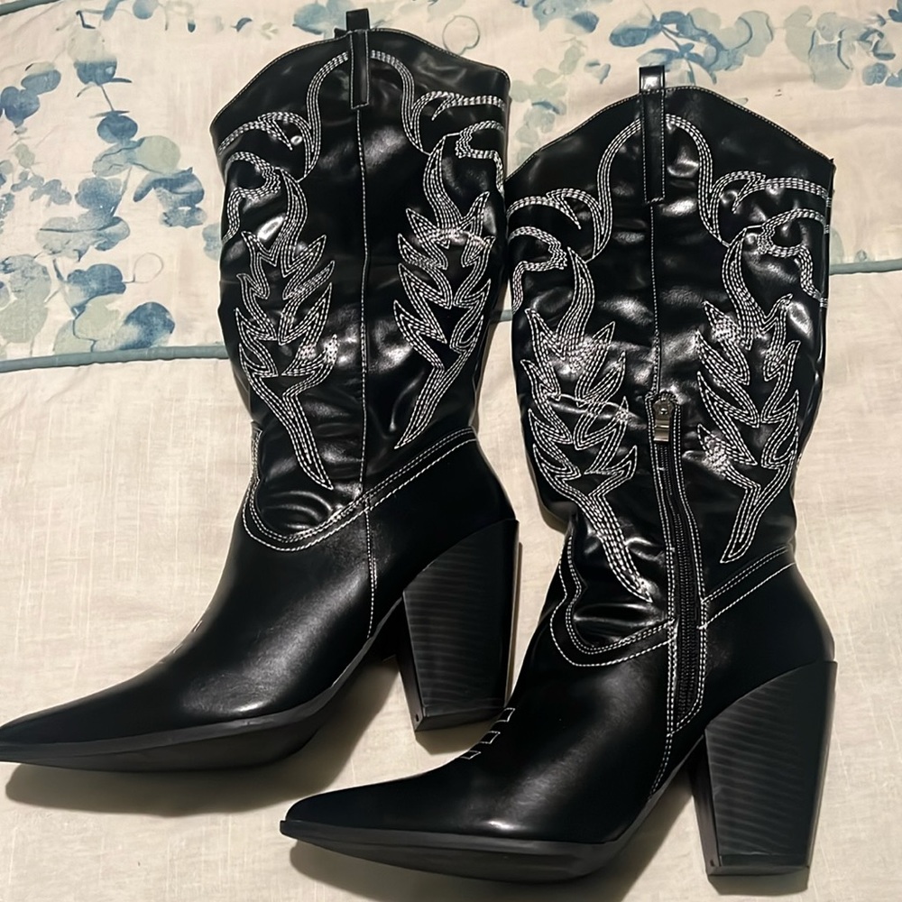 Black/silver cowboy boots